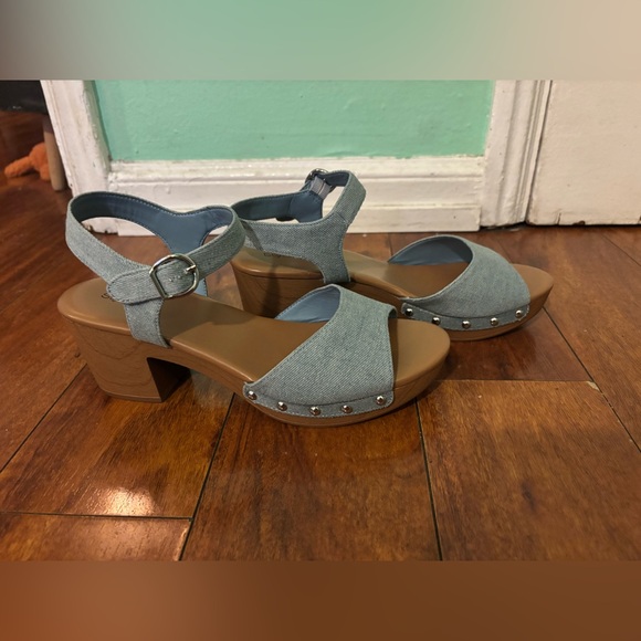 NWOT Denim Women's Sandals - Picture 4 of 5